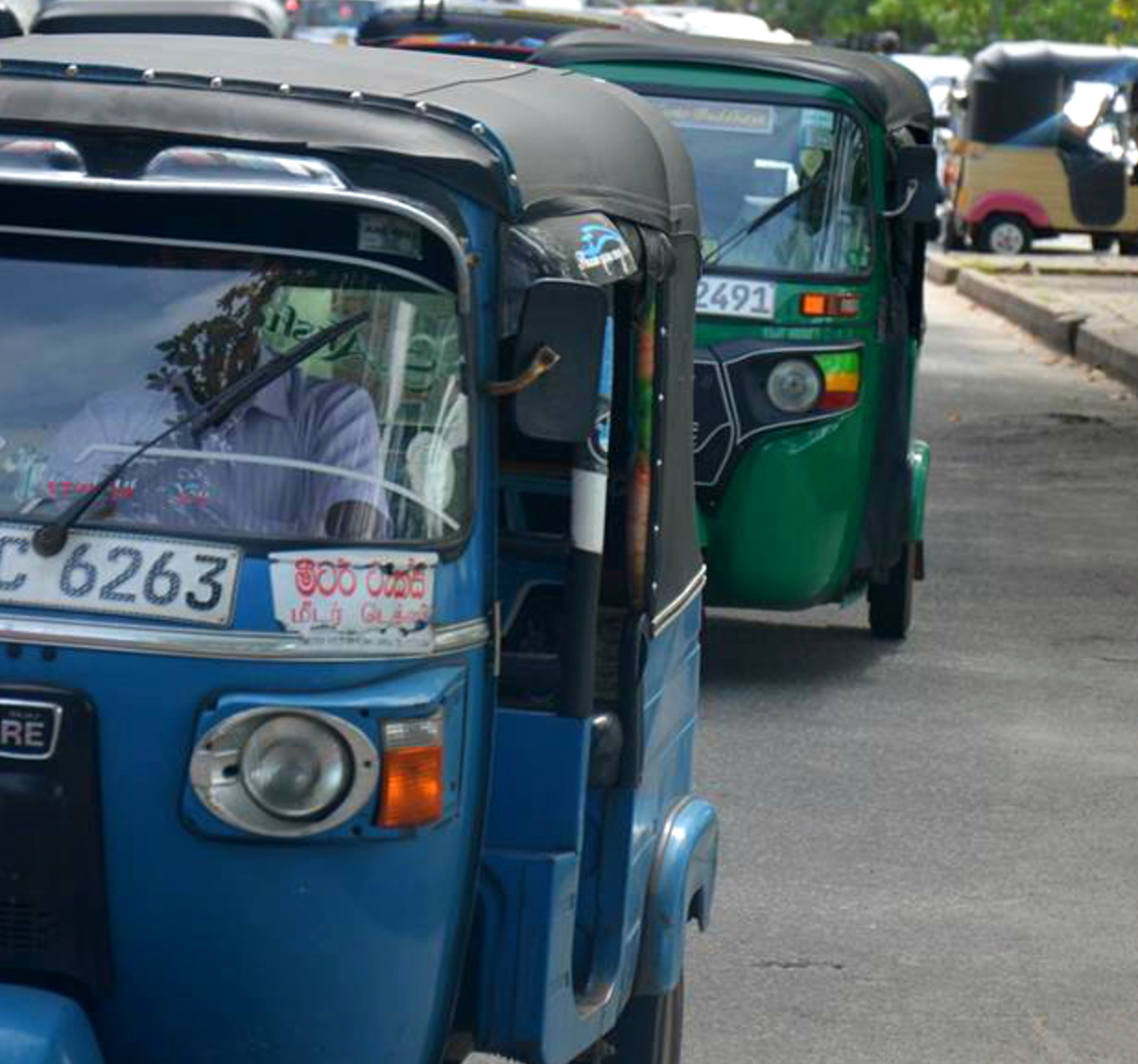 スリランカ交通手段おすすめタクシーシーチャーター